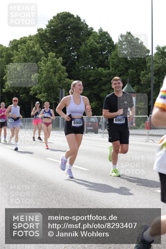 29.06.2025 - hella hamburg halbmarathon Jannik Wohlers http://msf.ph/oto/8293407 29.06.2025 10:04:42 Lombardsbrücke 1126, 2424, 3071, 3413, 4220, 6907, 6908, 7302, 7826, 8089, 8999, 9007, 9019, 11595, 13242, 13327, 13717, 14203, 16134, 16579, 17112, 17707, 17818, 18189, 18556 meine-sportfotos.de