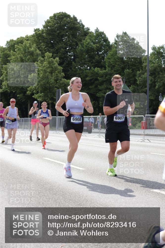 29.06.2025 - hella hamburg halbmarathon Jannik Wohlers http://msf.ph/oto/8293416 29.06.2025 10:04:42 Lombardsbrücke 1126, 2424, 3071, 3413, 4220, 6907, 6908, 7302, 7826, 8089, 8999, 9007, 9019, 11595, 13242, 13327, 13717, 14203, 16134, 16579, 17112, 17707, 17818, 18189, 18556 meine-sportfotos.de