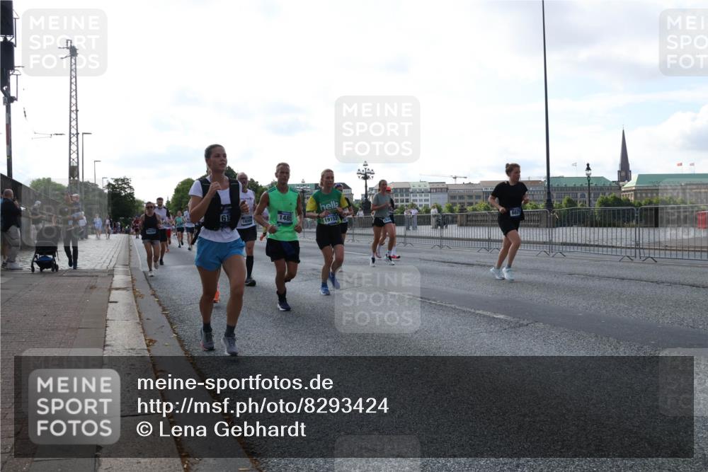 29.06.2025 - hella hamburg halbmarathon Lena Gebhardt http://msf.ph/oto/8293424 29.06.2025 09:58:58 Lombardsbrücke 61, 18000, 1485, 19152, 1410, 1485, 1506, 1715, 1719, 1727, 1946, 1951, 1972, 2029, 2518, 2741, 2840, 2883, 2907, 2911, 3037, 3097, 3334, 3715, 3819, 3952, 4120, 4152, 4167, 4839, 5077, 5084, 5259, 5378, 5391, 5420, 5492, 6294, 6390, 6399, 6592, 6629, 6657, 6759, 6877, 7033, 7082, 7232, 7369, 7716, 7732, 7864, 8068, 8322, 8509, 8639, 8721, 8772, 8798, 9655, 9727, 9770, 9884, 10266, 10488 meine-sportfotos.de