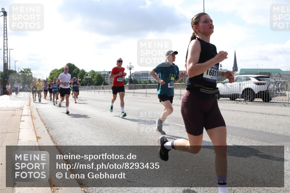 29.06.2025 - hella hamburg halbmarathon Lena Gebhardt http://msf.ph/oto/8293435 29.06.2025 09:46:35 Lombardsbrücke 18277, 494, 16811, 1344, 1889, 2243, 2525, 3809, 3843, 3955, 4477, 4944, 5042, 5048, 5152, 6169, 6683, 7055, 7466, 7534, 7622, 7628, 7845, 7901, 8312, 8784, 8864, 8956, 10298, 10477, 10865, 10927, 10929, 11230, 11282, 11304, 11661, 11833, 12447, 12899, 12987, 13199, 13252, 13493, 13494, 13617, 13961, 14276, 14293, 14310, 15115, 15391, 15689, 15902, 16065, 16140, 16243, 16507, 16580, 16811, 16931, 16957, 17213, 17768 meine-sportfotos.de
