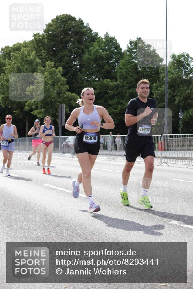 29.06.2025 - hella hamburg halbmarathon Jannik Wohlers http://msf.ph/oto/8293441 29.06.2025 10:04:42 Lombardsbrücke 1126, 2424, 3071, 3413, 4220, 6907, 6908, 7302, 7826, 8089, 8999, 9007, 9019, 11595, 13242, 13327, 13717, 14203, 16134, 16579, 17112, 17707, 17818, 18189, 18556 meine-sportfotos.de