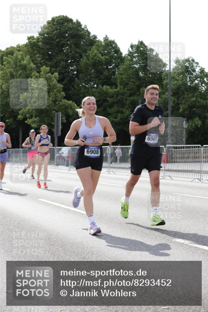 29.06.2025 - hella hamburg halbmarathon Jannik Wohlers http://msf.ph/oto/8293452 29.06.2025 10:04:42 Lombardsbrücke 1126, 2424, 3071, 3413, 4220, 6907, 6908, 7302, 7826, 8089, 8999, 9007, 9019, 11595, 13242, 13327, 13717, 14203, 16134, 16579, 17112, 17707, 17818, 18189, 18556 meine-sportfotos.de