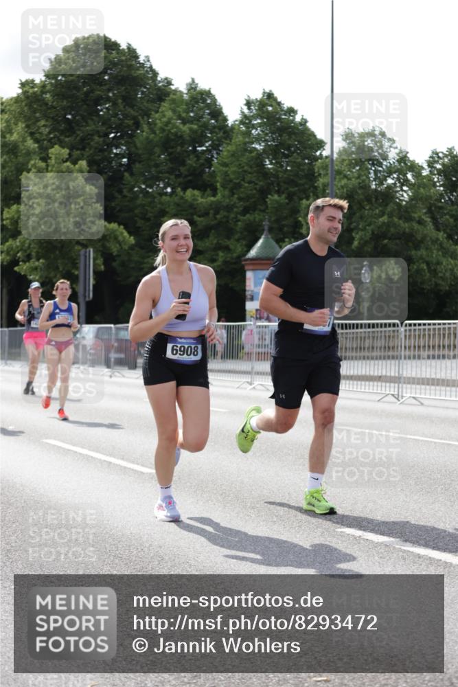 29.06.2025 - hella hamburg halbmarathon Jannik Wohlers http://msf.ph/oto/8293472 29.06.2025 10:04:42 Lombardsbrücke 1126, 2424, 3071, 3413, 4220, 6907, 6908, 7302, 7826, 8089, 8999, 9007, 9019, 11595, 13242, 13327, 13717, 14203, 16134, 16579, 17112, 17707, 17818, 18189, 18556 meine-sportfotos.de