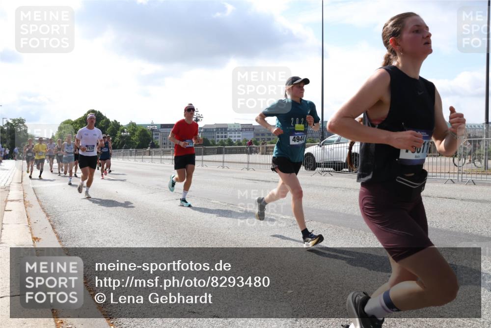 29.06.2025 - hella hamburg halbmarathon Lena Gebhardt http://msf.ph/oto/8293480 29.06.2025 09:46:35 Lombardsbrücke 7628, 2, 0, 2, 4944, 1344, 1889, 2243, 2525, 3809, 3843, 3955, 4477, 4944, 5042, 5048, 5152, 6169, 6683, 7055, 7466, 7534, 7622, 7628, 7845, 7901, 8312, 8784, 8864, 8956, 10298, 10477, 10865, 10927, 10929, 11230, 11282, 11304, 11661, 11833, 12447, 12899, 12987, 13199, 13252, 13493, 13494, 13617, 13961, 14276, 14293, 14310, 15115, 15391, 15689, 15902, 16065, 16140, 16243, 16507, 16580, 16811, 16931, 16957, 17213, 17768 meine-sportfotos.de