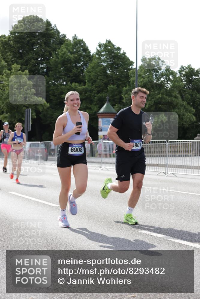 29.06.2025 - hella hamburg halbmarathon Jannik Wohlers http://msf.ph/oto/8293482 29.06.2025 10:04:42 Lombardsbrücke 1126, 2424, 3071, 3413, 4220, 6907, 6908, 7302, 7826, 8089, 8999, 9007, 9019, 11595, 13242, 13327, 13717, 14203, 16134, 16579, 17112, 17707, 17818, 18189, 18556 meine-sportfotos.de