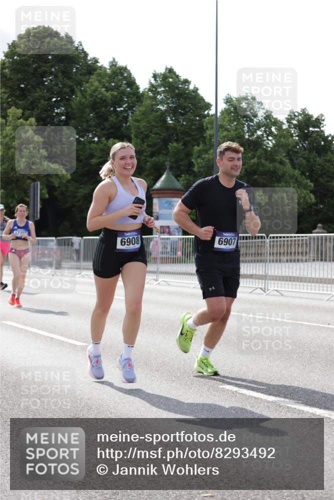 29.06.2025 - hella hamburg halbmarathon Jannik Wohlers http://msf.ph/oto/8293492 29.06.2025 10:04:42 Lombardsbrücke 1126, 2424, 3071, 3413, 4220, 6907, 6908, 7302, 7826, 8089, 8999, 9007, 9019, 11595, 13242, 13327, 13717, 14203, 16134, 16579, 17112, 17707, 17818, 18189, 18556 meine-sportfotos.de