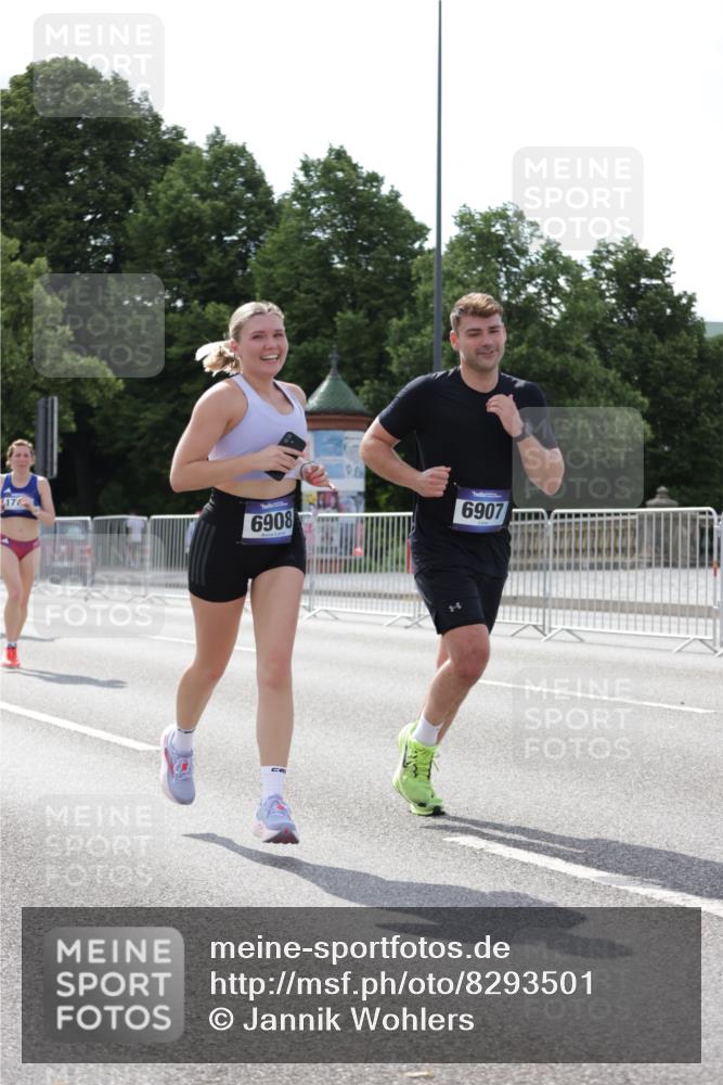 29.06.2025 - hella hamburg halbmarathon Jannik Wohlers http://msf.ph/oto/8293501 29.06.2025 10:04:42 Lombardsbrücke 1126, 2424, 3071, 3413, 4220, 6907, 6908, 7302, 7826, 8089, 8999, 9007, 9019, 11595, 13242, 13327, 13717, 14203, 16134, 16579, 17112, 17707, 17818, 18189, 18556 meine-sportfotos.de