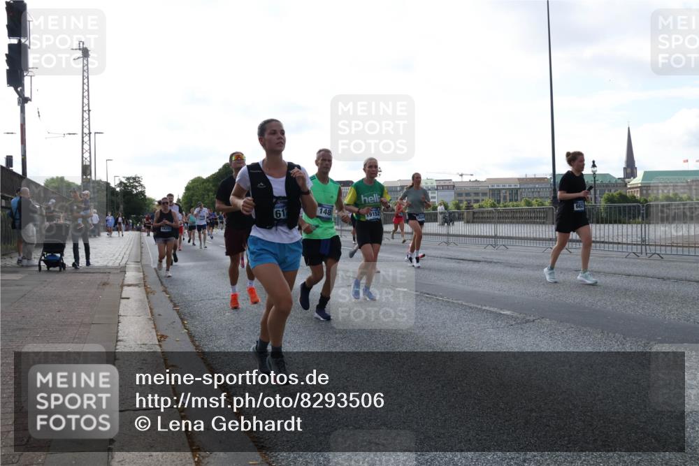29.06.2025 - hella hamburg halbmarathon Lena Gebhardt http://msf.ph/oto/8293506 29.06.2025 09:58:58 Lombardsbrücke 612, 16292, 148, 19152, 1410, 1485, 1506, 1715, 1719, 1727, 1946, 1951, 1972, 2029, 2518, 2741, 2840, 2883, 2907, 2911, 3037, 3097, 3334, 3715, 3819, 3952, 4120, 4152, 4167, 4839, 5077, 5084, 5259, 5378, 5391, 5420, 5492, 6294, 6390, 6399, 6592, 6629, 6657, 6759, 6877, 7033, 7082, 7232, 7369, 7716, 7732, 7864, 8068, 8322, 8509, 8639, 8721, 8772, 8798, 9655, 9727, 9770, 9884, 10266, 10488 meine-sportfotos.de
