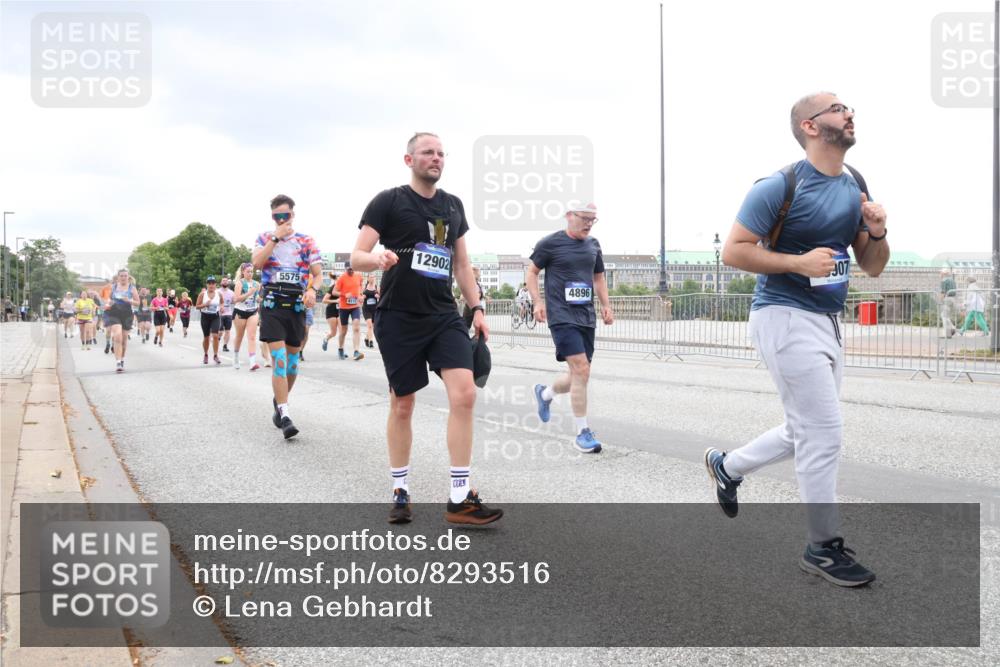 29.06.2025 - hella hamburg halbmarathon Lena Gebhardt http://msf.ph/oto/8293516 29.06.2025 10:55:58 Lombardsbrücke 5575, 12902, 07, 4896, 1616, 1738, 1873, 1909, 2095, 2793, 3101, 3244, 3257, 3268, 4265, 4354, 4470, 4473, 4836, 4896, 5220, 5222, 5306, 5487, 5575, 5580, 5994, 6055, 6056, 6113, 6257, 6494, 6594, 6968, 7025, 7028, 7516, 7548, 7616, 7969, 8005, 8110, 8305, 8527, 8532, 8533, 8626, 8648, 9435, 9548, 9606, 9614, 9618, 9838, 9857, 9858, 9861, 9865, 9956, 10094, 10436, 10438, 10449, 10559, 10593, 10640, 10740, 10784, 10987, 11903, 11962, 11963, 12695, 12902 meine-sportfotos.de