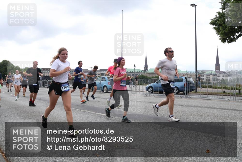29.06.2025 - hella hamburg halbmarathon Lena Gebhardt http://msf.ph/oto/8293525 29.06.2025 10:46:44 Lombardsbrücke 1073, 1286, 1363, 1371, 1375, 1429, 1465, 1608, 1720, 1837, 1999, 2162, 2211, 2320, 2327, 2500, 2556, 2665, 2697, 2981, 3277, 3406, 3407, 3469, 3734, 3823, 4119, 4202, 4296, 4342, 4355, 4448, 4604, 5111, 5114, 5700, 5796, 5854, 5953, 6068, 6124, 6161, 6496, 6740, 7303, 7364, 7368, 7374, 7412, 7767, 7827, 7960, 8047, 8477, 8486, 8551, 8553, 8684, 8700, 9337, 9691, 10153, 10230, 12298, 12333, 12522, 13969, 14261, 15852, 16882, 16987 meine-sportfotos.de