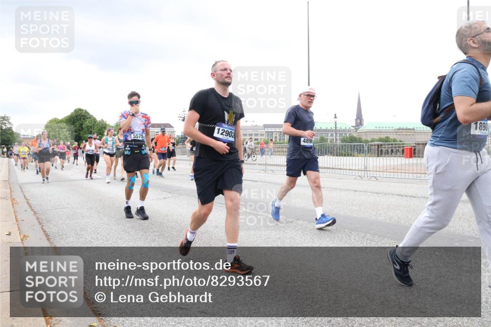 29.06.2025 - hella hamburg halbmarathon Lena Gebhardt http://msf.ph/oto/8293567 29.06.2025 10:55:58 Lombardsbrücke 12902, 4896, 5575, 1890, 1616, 1738, 1873, 1909, 2095, 2793, 3101, 3244, 3257, 3268, 4265, 4354, 4470, 4473, 4836, 4896, 5220, 5222, 5306, 5487, 5575, 5580, 5994, 6055, 6056, 6113, 6257, 6494, 6594, 6968, 7025, 7028, 7516, 7548, 7616, 7969, 8005, 8110, 8305, 8527, 8532, 8533, 8626, 8648, 9435, 9548, 9606, 9614, 9618, 9838, 9857, 9858, 9861, 9865, 9956, 10094, 10436, 10438, 10449, 10559, 10593, 10640, 10740, 10784, 10987, 11903, 11962, 11963, 12695, 12902 meine-sportfotos.de