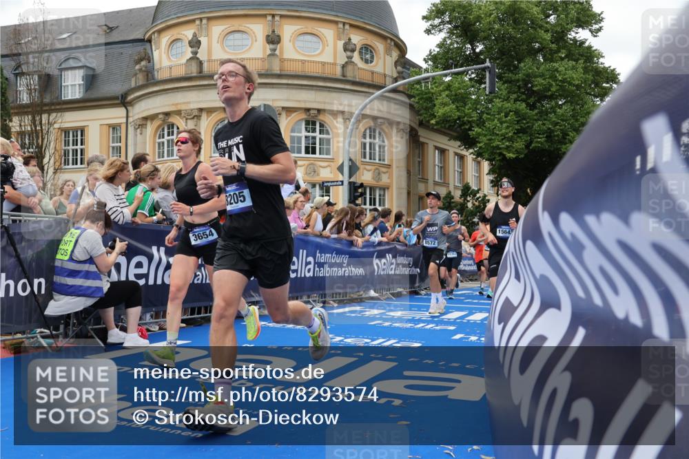 29.06.2025 - hella hamburg halbmarathon Strokosch-Dieckow http://msf.ph/oto/8293574 29.06.2025 10:50:56 Ziel 1466, 1630, 2207, 3654, 3947, 4839, 5018, 7052, 7369, 8117, 8205, 8572, 8704, 10215, 10603, 10750, 11551, 12778, 13008, 13687, 14125, 15362, 15395, 15643, 16285, 17221, 18066, 18182, 18350 meine-sportfotos.de