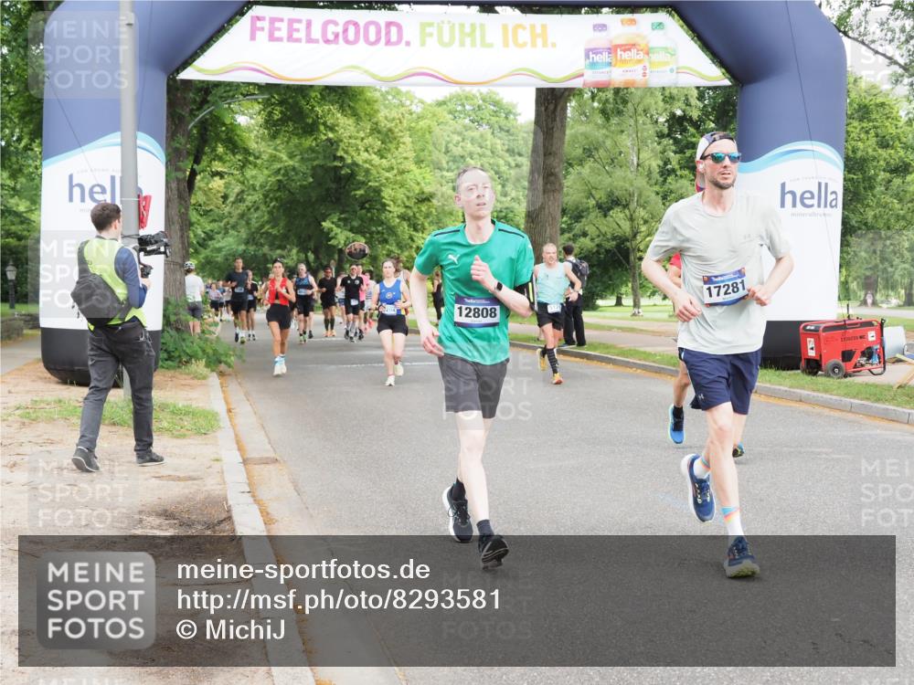 29.06.2025 - hella hamburg halbmarathon MichiJ http://msf.ph/oto/8293581 29.06.2025 10:33:52 Zwischen KM18-KM19 2270, 3477, 6711, 7204, 7385, 7450, 8374, 9720, 10796, 12808, 13782, 14200, 16286, 16834, 17281 meine-sportfotos.de