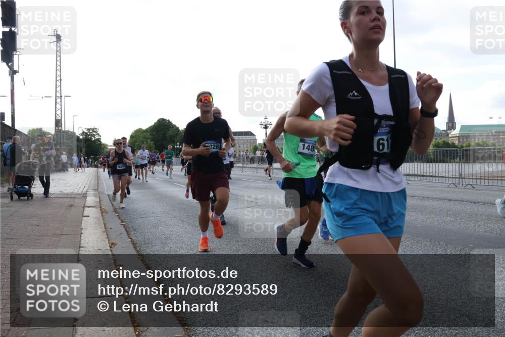 29.06.2025 - hella hamburg halbmarathon Lena Gebhardt http://msf.ph/oto/8293589 29.06.2025 09:58:59 Lombardsbrücke 16292, 28, 148, 1410, 1485, 1506, 1715, 1719, 1727, 1946, 1951, 1972, 2029, 2518, 2741, 2840, 2883, 2907, 2911, 3037, 3097, 3334, 3715, 3819, 3952, 4120, 4152, 4167, 4467, 4839, 5077, 5084, 5259, 5378, 5391, 5420, 5492, 6294, 6390, 6399, 6592, 6629, 6657, 6759, 6877, 7033, 7082, 7232, 7369, 7716, 7732, 7864, 8068, 8322, 8509, 8639, 8721, 8772, 8798, 9655, 9727, 9770, 9884, 10266, 10488 meine-sportfotos.de