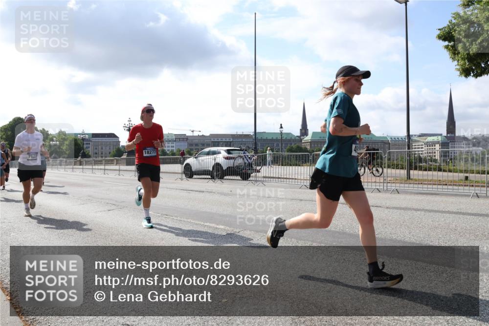 29.06.2025 - hella hamburg halbmarathon Lena Gebhardt http://msf.ph/oto/8293626 29.06.2025 09:46:35 Lombardsbrücke 7628, 18277, 1344, 1889, 2243, 2525, 3809, 3843, 3955, 4477, 4944, 5042, 5048, 5152, 6169, 6683, 7055, 7466, 7534, 7622, 7628, 7845, 7901, 8312, 8784, 8864, 8956, 10298, 10477, 10865, 10927, 10929, 11230, 11282, 11304, 11661, 11833, 12447, 12899, 12987, 13199, 13252, 13493, 13494, 13617, 13961, 14276, 14293, 14310, 15115, 15391, 15689, 15902, 16065, 16140, 16243, 16507, 16580, 16811, 16931, 16957, 17213, 17768 meine-sportfotos.de