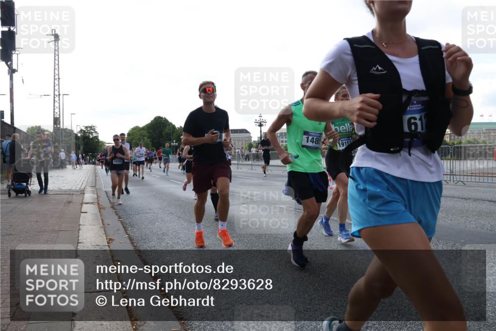 29.06.2025 - hella hamburg halbmarathon Lena Gebhardt http://msf.ph/oto/8293628 29.06.2025 09:58:59 Lombardsbrücke 1485, 19152, 612, 1410, 1485, 1506, 1715, 1719, 1727, 1946, 1951, 1972, 2029, 2518, 2741, 2840, 2883, 2907, 2911, 3037, 3097, 3334, 3715, 3819, 3952, 4120, 4152, 4167, 4467, 4839, 5077, 5084, 5259, 5378, 5391, 5420, 5492, 6294, 6390, 6399, 6592, 6629, 6657, 6759, 6877, 7033, 7082, 7232, 7369, 7716, 7732, 7864, 8068, 8322, 8509, 8639, 8721, 8772, 8798, 9655, 9727, 9770, 9884, 10266, 10488 meine-sportfotos.de