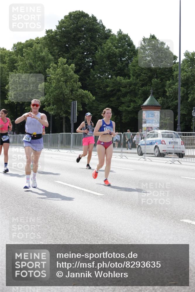 29.06.2025 - hella hamburg halbmarathon Jannik Wohlers http://msf.ph/oto/8293635 29.06.2025 10:04:44 Lombardsbrücke 2424, 3071, 3413, 4220, 6059, 6907, 6908, 7302, 7826, 8089, 8999, 9007, 9019, 11595, 13242, 13327, 13717, 14203, 16134, 16478, 17112, 17707, 17818, 18189, 18556, 19034 meine-sportfotos.de