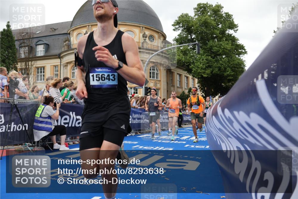 29.06.2025 - hella hamburg halbmarathon Strokosch-Dieckow http://msf.ph/oto/8293638 29.06.2025 10:50:57 Ziel 1466, 1630, 2207, 3654, 3947, 4077, 4839, 5018, 7052, 7369, 8117, 8205, 8261, 8572, 8704, 10215, 10508, 10603, 11551, 12778, 13008, 13687, 14125, 15362, 15395, 15643, 16285, 17221, 18066, 18350 meine-sportfotos.de