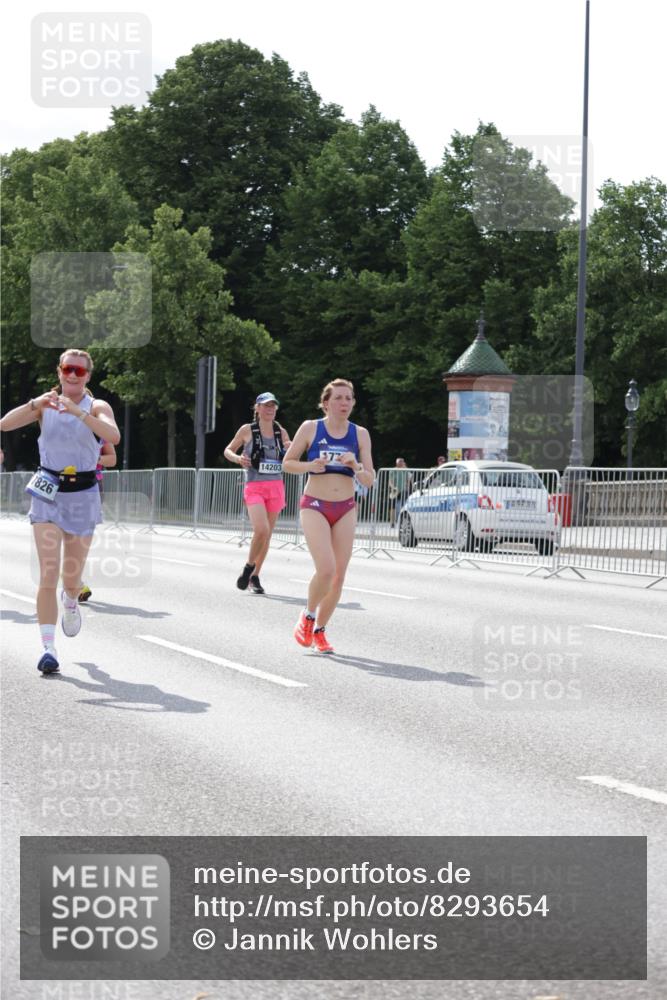 29.06.2025 - hella hamburg halbmarathon Jannik Wohlers http://msf.ph/oto/8293654 29.06.2025 10:04:44 Lombardsbrücke 2424, 3071, 3413, 4220, 6059, 6907, 6908, 7302, 7826, 8089, 8999, 9007, 9019, 11595, 13242, 13327, 13717, 14203, 16134, 16478, 17112, 17707, 17818, 18189, 18556, 19034 meine-sportfotos.de