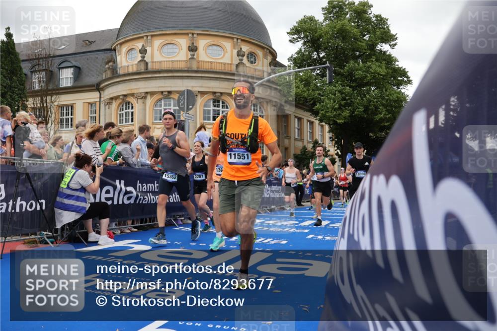 29.06.2025 - hella hamburg halbmarathon Strokosch-Dieckow http://msf.ph/oto/8293677 29.06.2025 10:50:58 Ziel 1466, 1630, 2207, 3654, 4077, 7052, 7369, 8117, 8205, 8261, 8572, 8704, 10215, 10508, 10603, 11551, 12778, 13008, 13687, 14125, 15362, 15395, 15643, 16285, 17221, 17384, 18066, 18350 meine-sportfotos.de