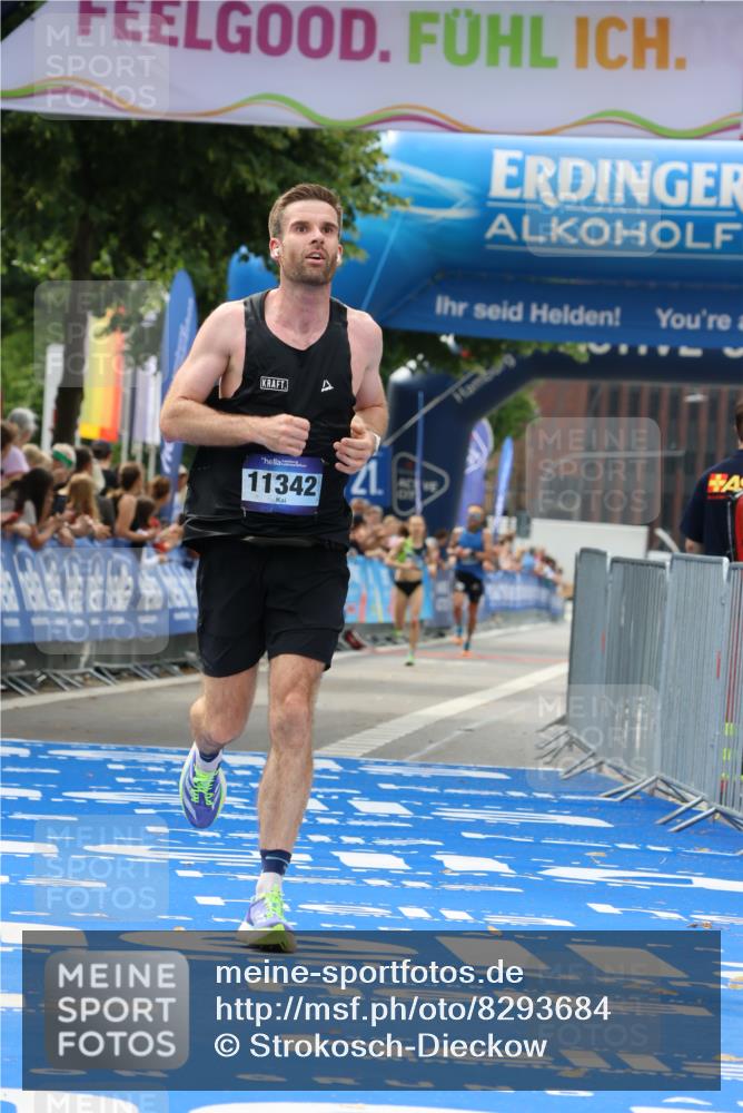 29.06.2025 - hella hamburg halbmarathon Strokosch-Dieckow http://msf.ph/oto/8293684 29.06.2025 10:18:54 Ziel 6380, 11342 meine-sportfotos.de