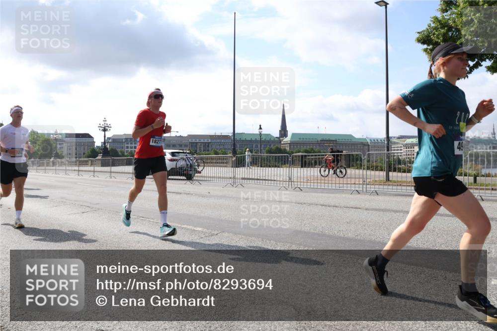 29.06.2025 - hella hamburg halbmarathon Lena Gebhardt http://msf.ph/oto/8293694 29.06.2025 09:46:35 Lombardsbrücke 1827, 29, 49, 1344, 1889, 2243, 2525, 3809, 3843, 3955, 4477, 4944, 5042, 5048, 5152, 6169, 6683, 7055, 7466, 7534, 7622, 7628, 7845, 7901, 8312, 8784, 8864, 8956, 10298, 10477, 10865, 10927, 10929, 11230, 11282, 11304, 11661, 11833, 12447, 12899, 12987, 13199, 13252, 13493, 13494, 13617, 13961, 14276, 14293, 14310, 15115, 15391, 15689, 15902, 16065, 16140, 16243, 16507, 16580, 16811, 16931, 16957, 17213, 17768 meine-sportfotos.de