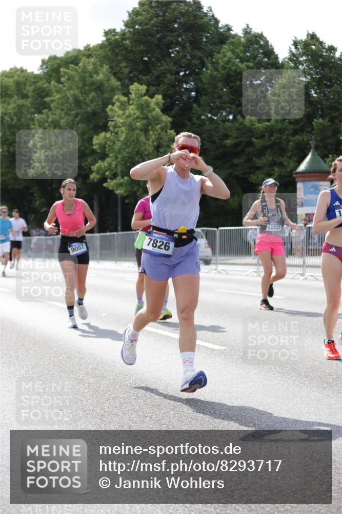 29.06.2025 - hella hamburg halbmarathon Jannik Wohlers http://msf.ph/oto/8293717 29.06.2025 10:04:45 Lombardsbrücke 1863, 2424, 3071, 3413, 3578, 4220, 6059, 6907, 6908, 7302, 7826, 8089, 8999, 9007, 9165, 11595, 13327, 13717, 14203, 16134, 16478, 17112, 17707, 17818, 18189, 18556, 18616, 18617, 19034 meine-sportfotos.de