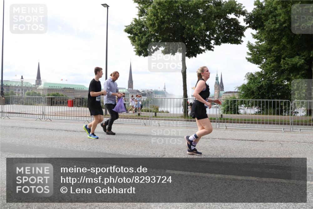 29.06.2025 - hella hamburg halbmarathon Lena Gebhardt http://msf.ph/oto/8293724 29.06.2025 10:21:24 Lombardsbrücke 188, 1028, 1072, 1266, 1401, 1658, 2271, 2383, 2635, 2815, 2956, 2986, 3122, 3161, 3453, 3770, 3813, 3817, 3825, 3826, 4082, 4697, 4786, 5041, 5061, 5122, 5373, 5395, 5412, 5493, 5759, 5767, 5957, 6086, 6103, 6275, 6308, 6844, 7228, 7375, 7522, 7553, 7608, 7612, 7781, 8095, 8286, 8724, 8726, 8844, 8896, 9100, 9108, 9369, 9483, 9499, 9501, 9532, 9624, 10374, 10585, 10602, 10874, 11698, 12175, 12694, 13057, 13508 meine-sportfotos.de