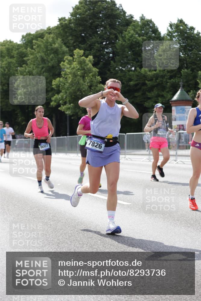 29.06.2025 - hella hamburg halbmarathon Jannik Wohlers http://msf.ph/oto/8293736 29.06.2025 10:04:45 Lombardsbrücke 1863, 2424, 3071, 3413, 3578, 4220, 6059, 6907, 6908, 7302, 7826, 8089, 8999, 9007, 9165, 11595, 13327, 13717, 14203, 16134, 16478, 17112, 17707, 17818, 18189, 18556, 18616, 18617, 19034 meine-sportfotos.de