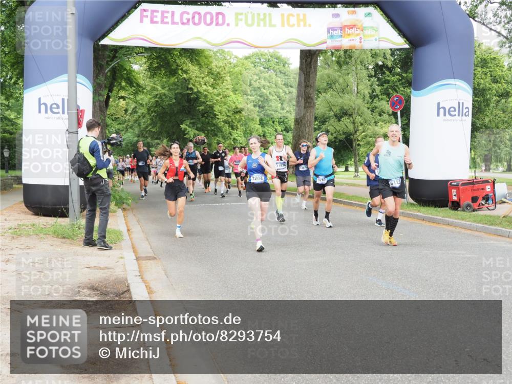 29.06.2025 - hella hamburg halbmarathon MichiJ http://msf.ph/oto/8293754 29.06.2025 10:33:54 Zwischen KM18-KM19 1139, 2270, 3477, 5129, 6711, 7204, 7385, 9710, 11936, 12808, 13782, 14200, 17281 meine-sportfotos.de