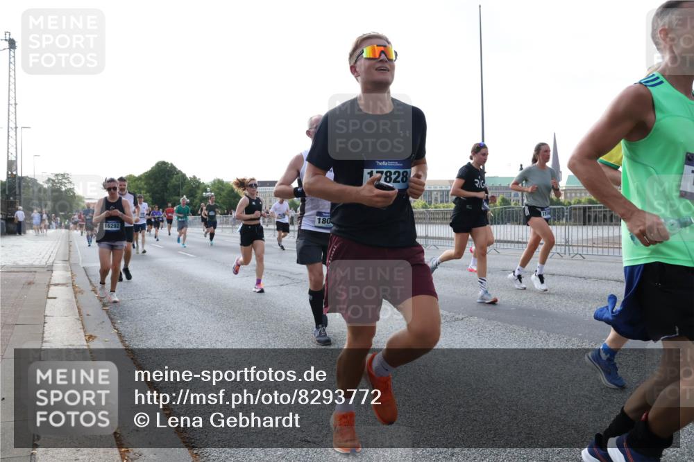 29.06.2025 - hella hamburg halbmarathon Lena Gebhardt http://msf.ph/oto/8293772 29.06.2025 09:59:00 Lombardsbrücke 180, 16292, 17828, 1410, 1485, 1506, 1715, 1719, 1727, 1946, 1951, 1972, 2518, 2741, 2840, 2883, 2907, 2911, 3037, 3334, 3715, 3819, 3952, 4120, 4152, 4167, 4467, 4839, 5077, 5084, 5259, 5378, 5391, 5420, 5492, 6294, 6390, 6399, 6592, 6629, 6657, 6759, 6877, 7033, 7082, 7130, 7232, 7369, 7716, 7732, 7864, 8068, 8322, 8509, 8639, 8721, 8772, 8798, 9655, 9727, 9770, 9884, 10266, 10488 meine-sportfotos.de