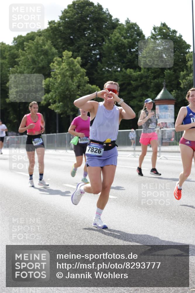 29.06.2025 - hella hamburg halbmarathon Jannik Wohlers http://msf.ph/oto/8293777 29.06.2025 10:04:45 Lombardsbrücke 1863, 2424, 3071, 3413, 3578, 4220, 6059, 6907, 6908, 7302, 7826, 8089, 8999, 9007, 9165, 11595, 13327, 13717, 14203, 16134, 16478, 17112, 17707, 17818, 18189, 18556, 18616, 18617, 19034 meine-sportfotos.de
