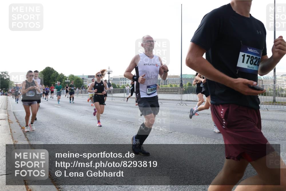 29.06.2025 - hella hamburg halbmarathon Lena Gebhardt http://msf.ph/oto/8293819 29.06.2025 09:59:00 Lombardsbrücke 16292, 18000, 17828, 1410, 1485, 1506, 1715, 1719, 1727, 1946, 1951, 1972, 2518, 2741, 2840, 2883, 2907, 2911, 3037, 3334, 3715, 3819, 3952, 4120, 4152, 4167, 4467, 4839, 5077, 5084, 5259, 5378, 5391, 5420, 5492, 6294, 6390, 6399, 6592, 6629, 6657, 6759, 6877, 7033, 7082, 7130, 7232, 7369, 7716, 7732, 7864, 8068, 8322, 8509, 8639, 8721, 8772, 8798, 9655, 9727, 9770, 9884, 10266, 10488 meine-sportfotos.de