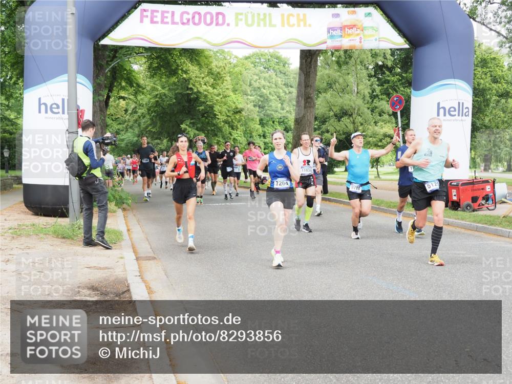 29.06.2025 - hella hamburg halbmarathon MichiJ http://msf.ph/oto/8293856 29.06.2025 10:33:54 Zwischen KM18-KM19 1139, 2270, 3477, 5129, 6711, 7204, 7385, 9710, 11936, 12808, 13782, 14200, 17281 meine-sportfotos.de