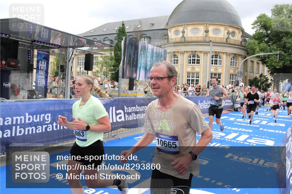 29.06.2025 - hella hamburg halbmarathon Michael Strokosch http://msf.ph/oto/8293860 29.06.2025 10:56:32 Ziel 1583, 3048, 3413, 5744, 6399, 7742, 8542, 8652, 8863, 9622, 10093, 10665, 15407, 15818, 16257, 16261, 17268, 17734, 18746, 18835 meine-sportfotos.de