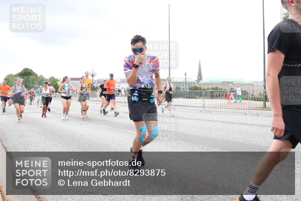 29.06.2025 - hella hamburg halbmarathon Lena Gebhardt http://msf.ph/oto/8293875 29.06.2025 10:55:59 Lombardsbrücke 7168, 9861, 5575, 1616, 1738, 1909, 2095, 2793, 3101, 3244, 3257, 3268, 4083, 4265, 4354, 4470, 4473, 4836, 4896, 5220, 5222, 5306, 5575, 5580, 5994, 6055, 6056, 6113, 6257, 6494, 6594, 6968, 7025, 7028, 7516, 7548, 7616, 7969, 8005, 8110, 8305, 8527, 8532, 8533, 8648, 9435, 9548, 9606, 9614, 9618, 9838, 9857, 9858, 9861, 9865, 9956, 10094, 10436, 10438, 10449, 10559, 10593, 10640, 10740, 10784, 10987, 11903, 11962, 11963, 12695, 12902 meine-sportfotos.de