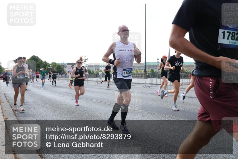 29.06.2025 - hella hamburg halbmarathon Lena Gebhardt http://msf.ph/oto/8293879 29.06.2025 09:59:00 Lombardsbrücke 16292, 18000, 1782, 1410, 1485, 1506, 1715, 1719, 1727, 1946, 1951, 1972, 2518, 2741, 2840, 2883, 2907, 2911, 3037, 3334, 3715, 3819, 3952, 4120, 4152, 4167, 4467, 4839, 5077, 5084, 5259, 5378, 5391, 5420, 5492, 6294, 6390, 6399, 6592, 6629, 6657, 6759, 6877, 7033, 7082, 7130, 7232, 7369, 7716, 7732, 7864, 8068, 8322, 8509, 8639, 8721, 8772, 8798, 9655, 9727, 9770, 9884, 10266, 10488 meine-sportfotos.de