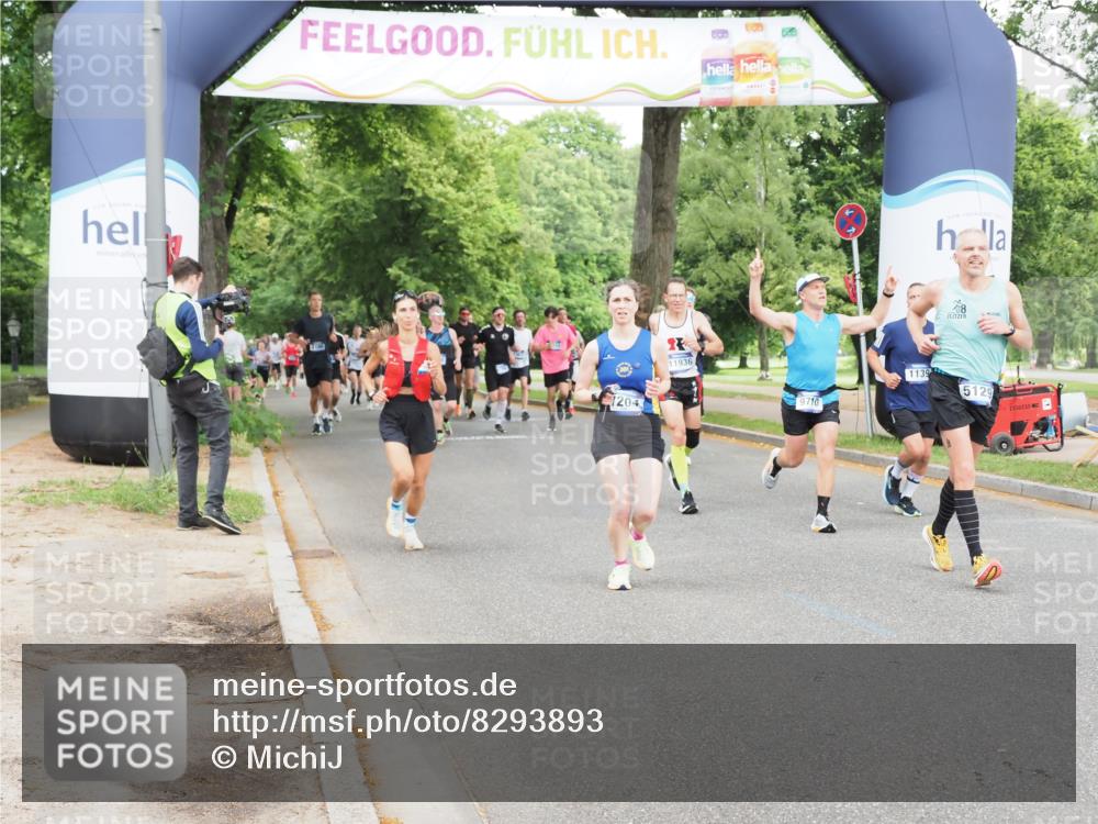 29.06.2025 - hella hamburg halbmarathon MichiJ http://msf.ph/oto/8293893 29.06.2025 10:33:54 Zwischen KM18-KM19 1139, 2270, 3477, 5129, 6711, 7204, 7385, 9710, 11936, 12808, 13782, 14200, 17281 meine-sportfotos.de