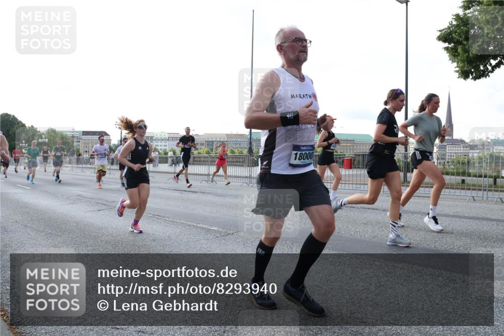 29.06.2025 - hella hamburg halbmarathon Lena Gebhardt http://msf.ph/oto/8293940 29.06.2025 09:59:00 Lombardsbrücke 18000, 1410, 1485, 1506, 1715, 1719, 1727, 1946, 1951, 1972, 2518, 2741, 2840, 2883, 2907, 2911, 3037, 3334, 3715, 3819, 3952, 4120, 4152, 4167, 4467, 4839, 5077, 5084, 5259, 5378, 5391, 5420, 5492, 6294, 6390, 6399, 6592, 6629, 6657, 6759, 6877, 7033, 7082, 7130, 7232, 7369, 7716, 7732, 7864, 8068, 8322, 8509, 8639, 8721, 8772, 8798, 9655, 9727, 9770, 9884, 10266, 10488 meine-sportfotos.de