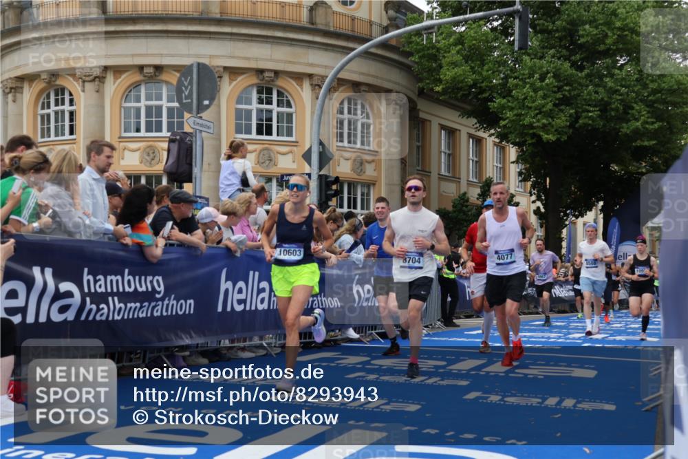29.06.2025 - hella hamburg halbmarathon Strokosch-Dieckow http://msf.ph/oto/8293943 29.06.2025 10:51:05 Ziel 1366, 1630, 4077, 4404, 4816, 4967, 5600, 6027, 8117, 8261, 8508, 8704, 10508, 10603, 10868, 11733, 12778, 13008, 13073, 14125, 15480, 17221, 17384, 17530, 17823, 18066, 18350 meine-sportfotos.de