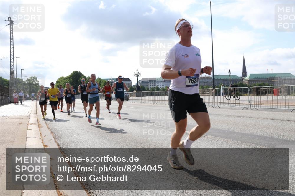 29.06.2025 - hella hamburg halbmarathon Lena Gebhardt http://msf.ph/oto/8294045 29.06.2025 09:46:36 Lombardsbrücke 17751, 1244, 2243, 14310, 7628, 1344, 1889, 2243, 2525, 3809, 3843, 3955, 4477, 4944, 5042, 5048, 5152, 5660, 6683, 7055, 7466, 7534, 7622, 7628, 7845, 7901, 8312, 8784, 8864, 8956, 10298, 10477, 10865, 10927, 10929, 11230, 11282, 11304, 11661, 11833, 12447, 12899, 12987, 13199, 13252, 13493, 13494, 13617, 13729, 13961, 14276, 14293, 14310, 15115, 15391, 15689, 15902, 16065, 16140, 16243, 16507, 16580, 16811, 16931, 16957, 17213, 17768 meine-sportfotos.de
