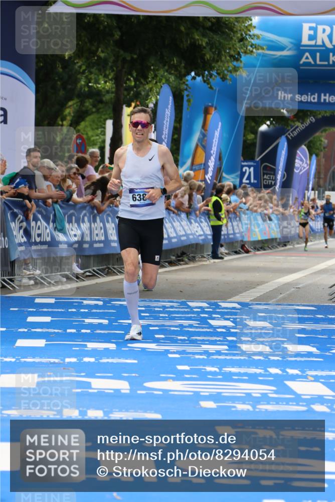29.06.2025 - hella hamburg halbmarathon Strokosch-Dieckow http://msf.ph/oto/8294054 29.06.2025 10:18:49 Ziel 6380, 11342, 15495 meine-sportfotos.de