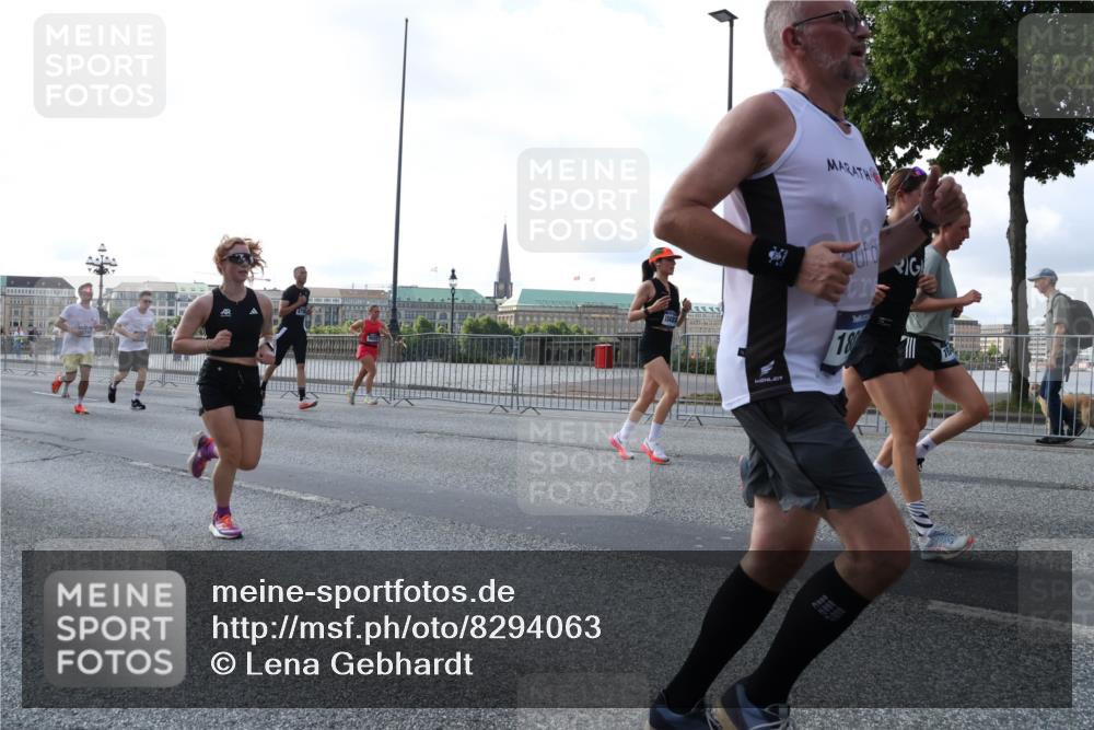 29.06.2025 - hella hamburg halbmarathon Lena Gebhardt http://msf.ph/oto/8294063 29.06.2025 09:59:01 Lombardsbrücke 10488, 18, 1410, 1485, 1506, 1715, 1719, 1727, 1946, 1951, 1972, 2518, 2741, 2840, 2883, 2907, 2911, 3037, 3334, 3715, 3819, 3952, 4120, 4152, 4167, 4467, 4839, 5077, 5084, 5259, 5378, 5391, 5420, 5457, 5458, 5492, 6294, 6390, 6399, 6592, 6629, 6657, 6759, 6877, 7033, 7082, 7129, 7130, 7232, 7369, 7716, 7732, 7864, 8068, 8322, 8509, 8639, 8721, 8772, 8798, 9655, 9727, 9770, 9884, 10266, 10488 meine-sportfotos.de