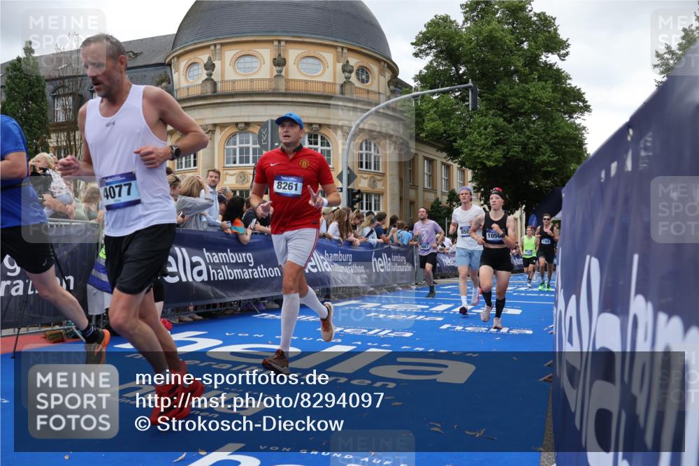 29.06.2025 - hella hamburg halbmarathon Strokosch-Dieckow http://msf.ph/oto/8294097 29.06.2025 10:51:07 Ziel 1366, 1630, 4077, 4404, 4816, 4967, 5600, 6027, 8117, 8261, 8508, 8704, 10508, 10603, 10868, 11512, 11625, 11733, 13008, 13073, 14125, 15480, 17221, 17384, 17530, 17823, 18066 meine-sportfotos.de