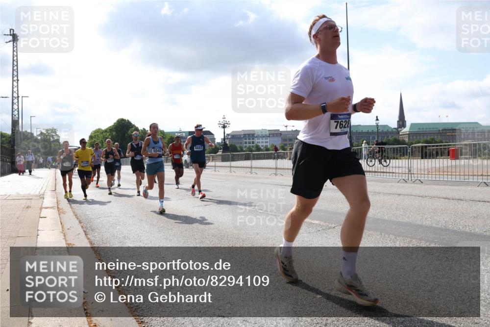 29.06.2025 - hella hamburg halbmarathon Lena Gebhardt http://msf.ph/oto/8294109 29.06.2025 09:46:37 Lombardsbrücke 5048, 6683, 312, 17751, 14310, 12447, 7628, 1344, 1889, 2243, 2525, 3809, 3843, 3955, 4477, 4944, 5042, 5048, 5152, 5660, 6683, 7466, 7534, 7622, 7628, 7845, 7901, 8312, 8784, 8864, 8956, 10298, 10477, 10865, 10927, 10929, 11230, 11282, 11304, 11661, 11833, 12447, 12899, 12987, 13199, 13252, 13493, 13494, 13617, 13729, 13961, 14276, 14293, 14310, 15391, 15689, 15902, 16065, 16140, 16243, 16580, 16811, 16931, 16957, 17213 meine-sportfotos.de