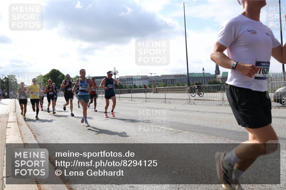 29.06.2025 - hella hamburg halbmarathon Lena Gebhardt http://msf.ph/oto/8294125 29.06.2025 09:46:37 Lombardsbrücke 14310, 12447, 312, 5048, 2243, 683, 762, 1344, 1889, 2243, 2525, 3809, 3843, 3955, 4477, 4944, 5042, 5048, 5152, 5660, 6683, 7466, 7534, 7622, 7628, 7845, 7901, 8312, 8784, 8864, 8956, 10298, 10477, 10865, 10927, 10929, 11230, 11282, 11304, 11661, 11833, 12447, 12899, 12987, 13199, 13252, 13493, 13494, 13617, 13729, 13961, 14276, 14293, 14310, 15391, 15689, 15902, 16065, 16140, 16243, 16580, 16811, 16931, 16957, 17213 meine-sportfotos.de