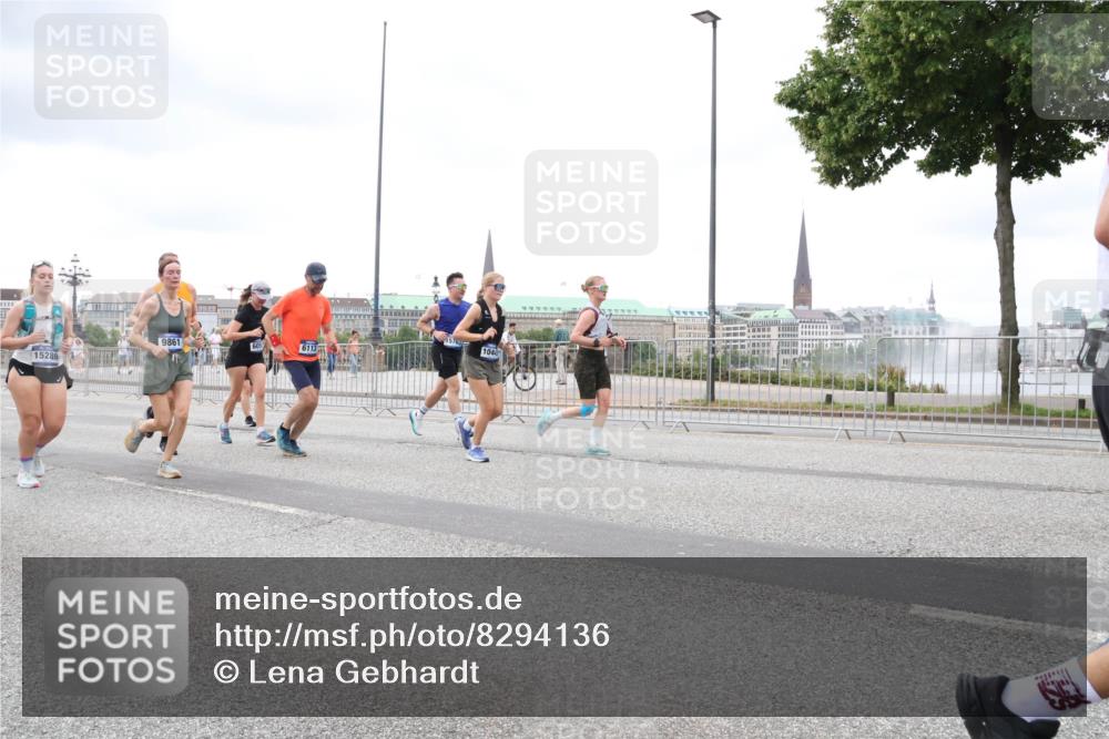 29.06.2025 - hella hamburg halbmarathon Lena Gebhardt http://msf.ph/oto/8294136 29.06.2025 10:56:00 Lombardsbrücke 9861, 605, 15289, 6113, 1044, 1616, 1738, 1909, 2095, 2793, 3101, 3244, 3257, 3268, 4083, 4265, 4354, 4470, 4473, 4836, 4896, 5220, 5222, 5306, 5575, 5580, 5994, 6055, 6056, 6113, 6257, 6494, 6594, 6968, 7025, 7028, 7516, 7548, 7616, 7969, 8005, 8110, 8305, 8517, 8527, 8532, 8533, 8648, 9435, 9548, 9606, 9614, 9618, 9838, 9861, 9865, 9956, 10094, 10436, 10438, 10449, 10559, 10593, 10640, 10740, 10784, 10987, 11903, 11962, 11963, 12695 meine-sportfotos.de