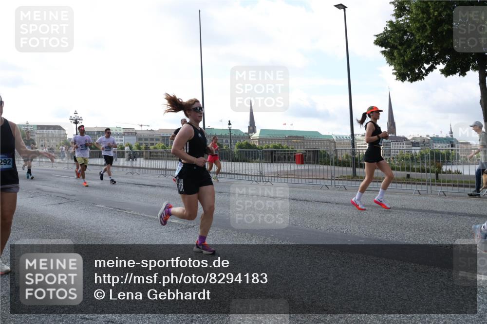 29.06.2025 - hella hamburg halbmarathon Lena Gebhardt http://msf.ph/oto/8294183 29.06.2025 09:59:01 Lombardsbrücke 292, 1410, 1485, 1506, 1715, 1719, 1727, 1946, 1951, 1972, 2518, 2741, 2840, 2883, 2907, 2911, 3037, 3334, 3715, 3819, 3952, 4120, 4152, 4167, 4467, 4839, 5077, 5084, 5259, 5378, 5391, 5420, 5457, 5458, 5492, 6294, 6390, 6399, 6592, 6629, 6657, 6759, 6877, 7033, 7082, 7129, 7130, 7232, 7369, 7716, 7732, 7864, 8068, 8322, 8509, 8639, 8721, 8772, 8798, 9655, 9727, 9770, 9884, 10266, 10488 meine-sportfotos.de
