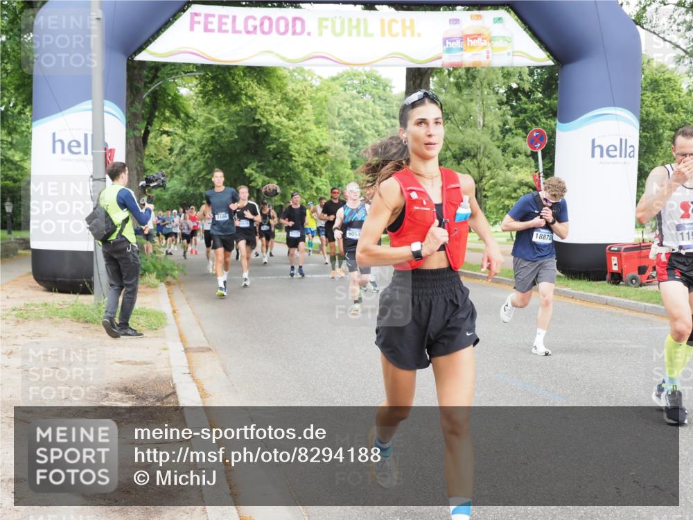 29.06.2025 - hella hamburg halbmarathon MichiJ http://msf.ph/oto/8294188 29.06.2025 10:33:56 Zwischen KM18-KM19 1139, 2270, 3477, 5129, 7204, 9710, 11773, 11936, 12808, 13782, 14200, 17281, 18878 meine-sportfotos.de
