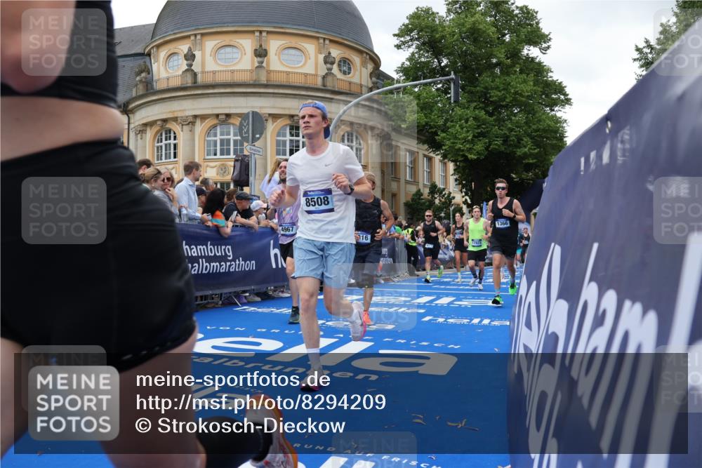 29.06.2025 - hella hamburg halbmarathon Strokosch-Dieckow http://msf.ph/oto/8294209 29.06.2025 10:51:09 Ziel 1366, 1461, 4077, 4404, 4816, 4967, 5600, 6027, 6657, 8261, 8316, 8508, 8704, 8930, 9476, 10480, 10508, 10603, 10868, 11512, 11625, 11733, 13073, 15480, 17384, 17530, 17823, 18019, 18066 meine-sportfotos.de